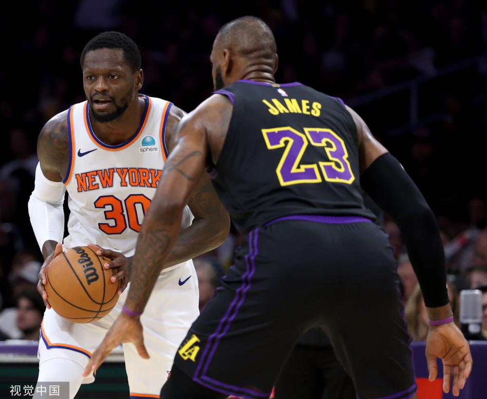 轻松且具有 轻松且具有